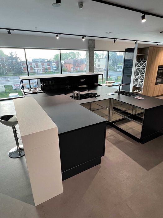 Meble kuchenne -wyspa ,blat HPL , okucia Blum nowe sprzedam.