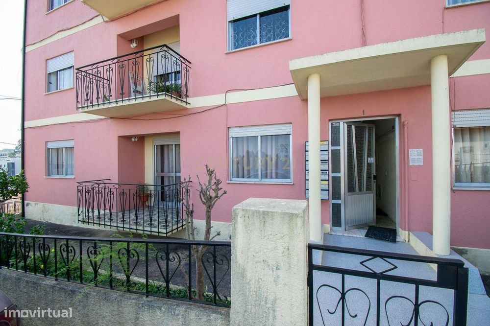 Apartamento T3 + G em S. Martinho do Bispo