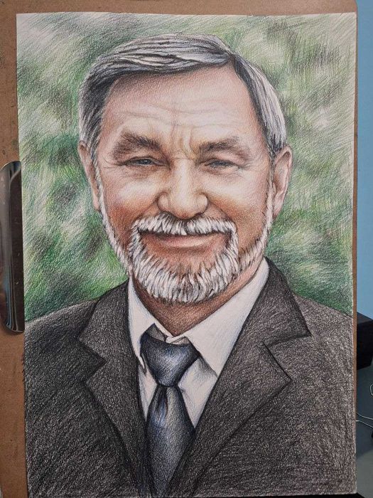 Portret na zamówienie na papierze za pomocą kolorowych ołówków
