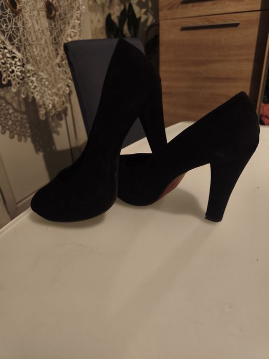 Buty na obcasie.