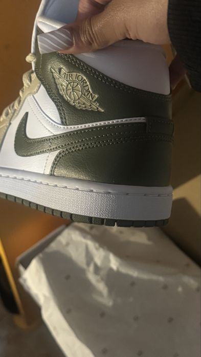 Nike Air Jordan 1 Low – Verde e Bege (nunca usado)