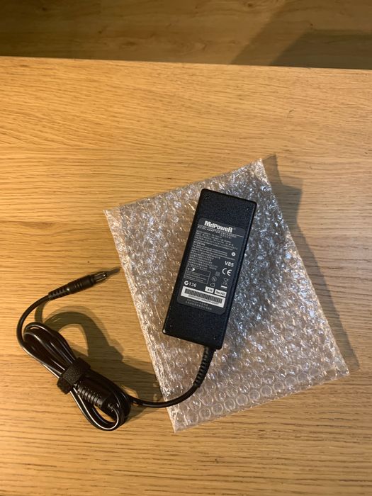 Carregador portátil Samsung Toshiba LG etc ficha preta