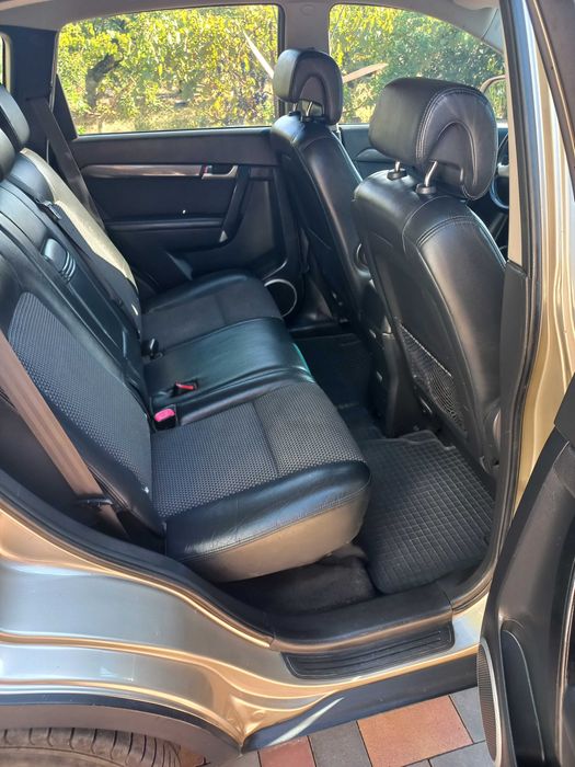продати авто Chevrolet Captiva