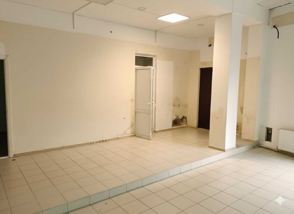 Аренда помещения с интенсивным пешеходным и автомобильным трафиком 59м