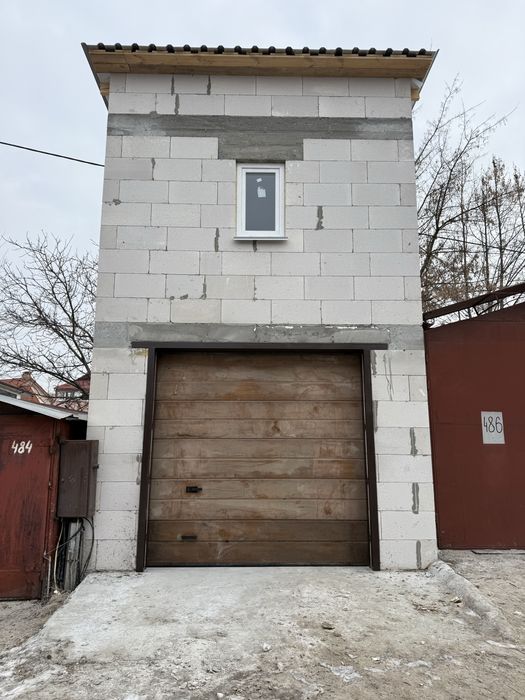 Продаю гараж двоповерховий в кооперативі Дачний 2 по вул. Черемшини