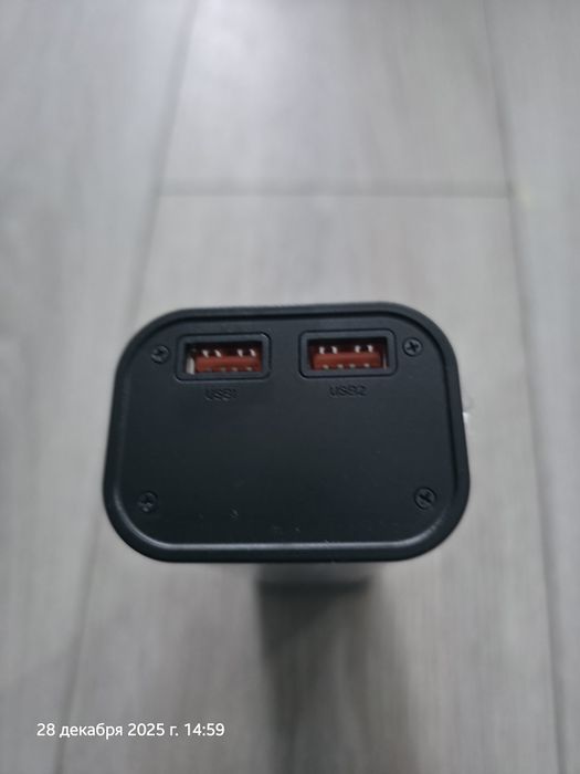 Повербанк с быстрой зарядкой и яркой прдсветкой