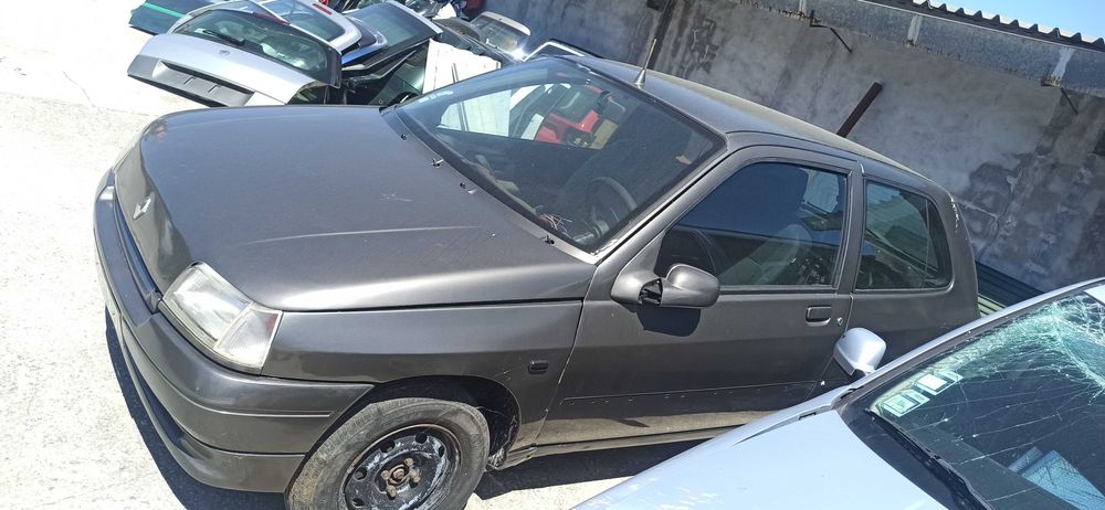 Para Peças Renault Clio I 1.9D de 1994 65 CV com boa mecânica