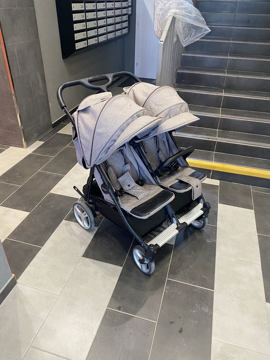 Ди тяча коляска для двох