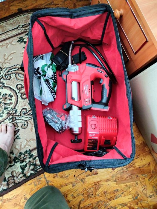 Шприц для мастила Milwaukee 2646-20 комплект