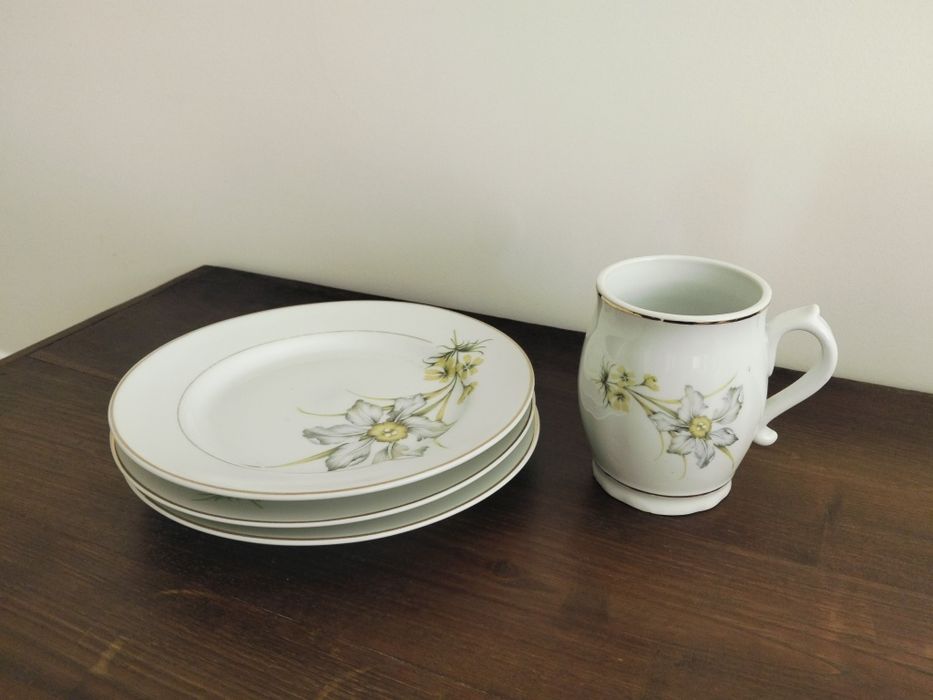 3 pratos sobremesa e caneca Artibus