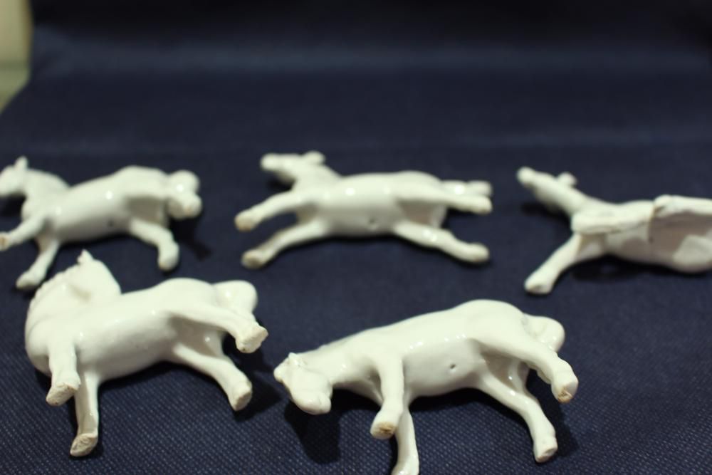 Conjunto de Cavalos em Porcelana Branca Chinesa Dinastia Tang XX