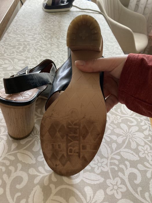 Sandały ryłko 35 22 cm skóra bezszwowe