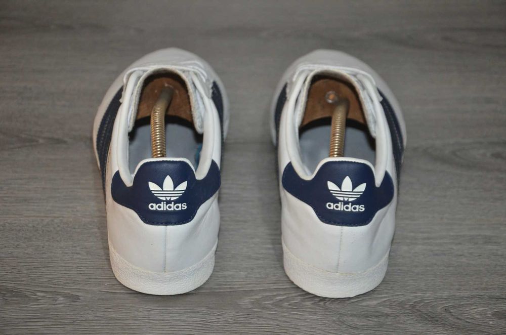 Продам кросівки шкіряні Фірма ADIDAS 350.