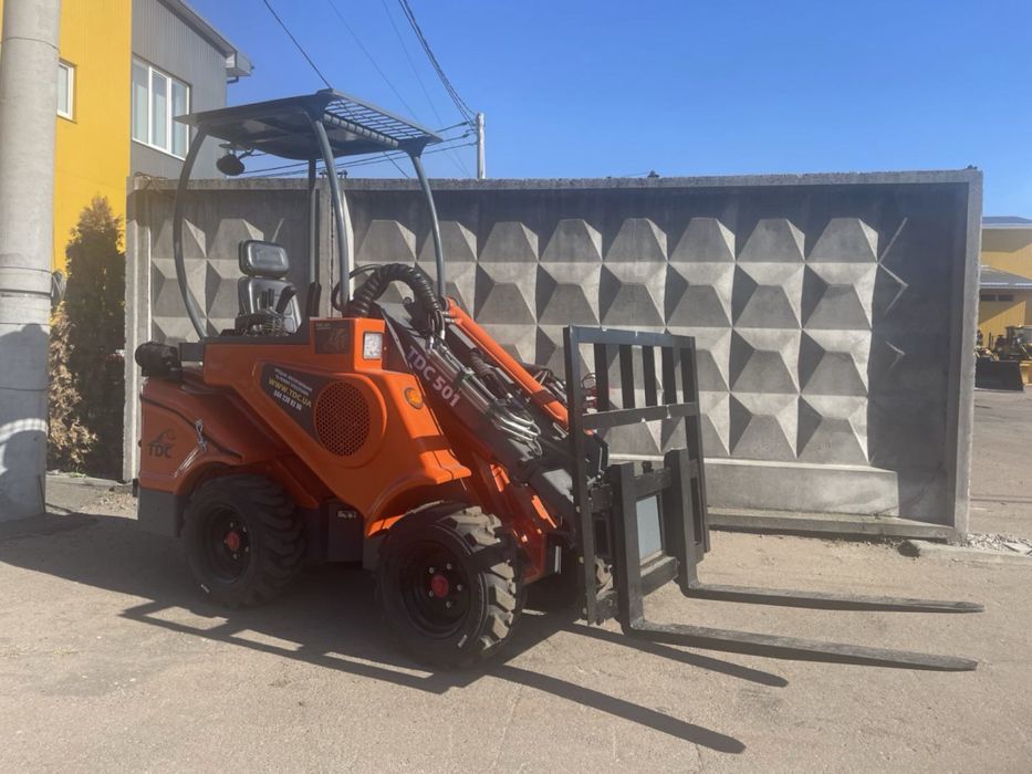 Фронтальний  телескопічний  навантажувач TDC 501, Avant