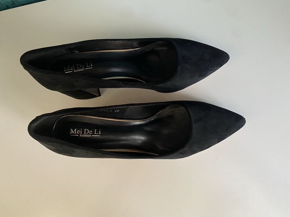 Жіночі чорні лодочки