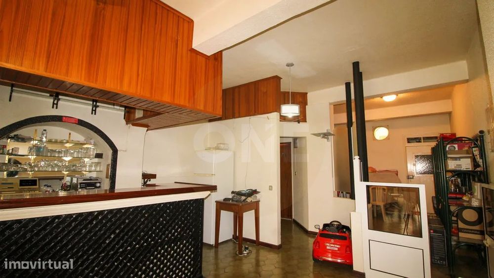Prédio para Comércio e Habitação no Centro de Machico