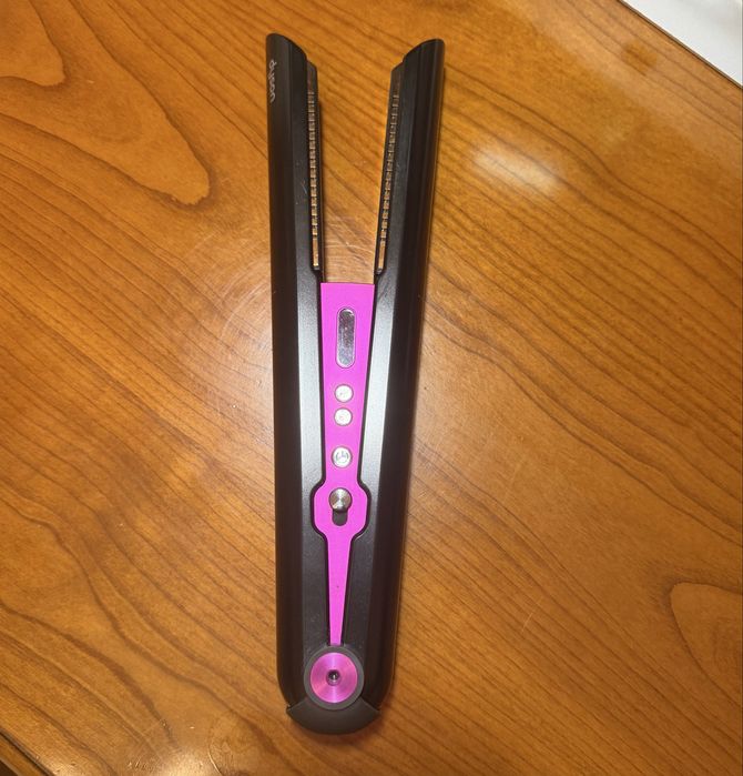 випрямляч для волосся Dyson Corrale HS03.