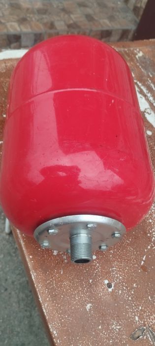 Бачок  расширительный для системы отопления