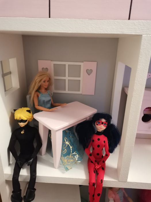 Drewniany domek dla lalek + mebelki
