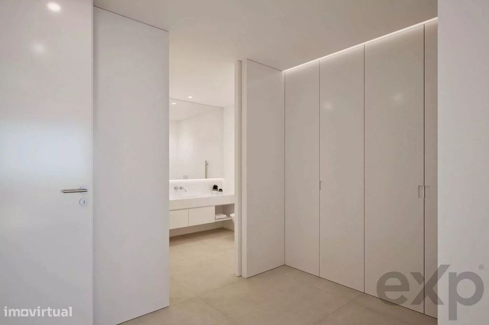 Moradia excepcional com vista mar e jacuzzi no terraço perto da Ponta