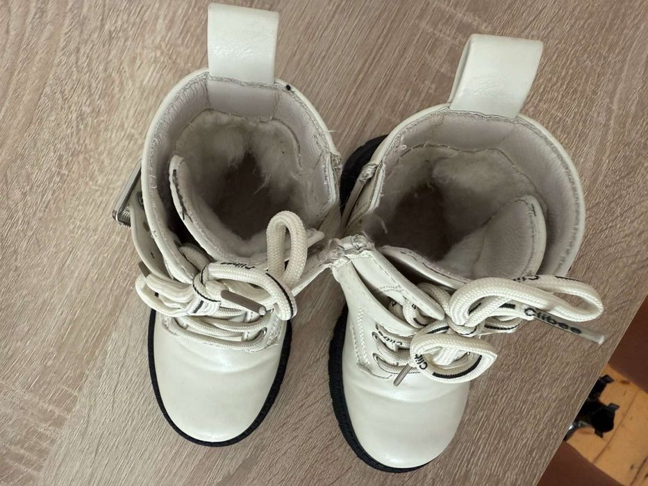 Продам зимові черевички для дівчинки