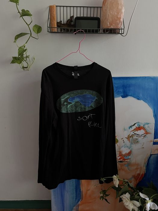 чорний лонгслів з принтом