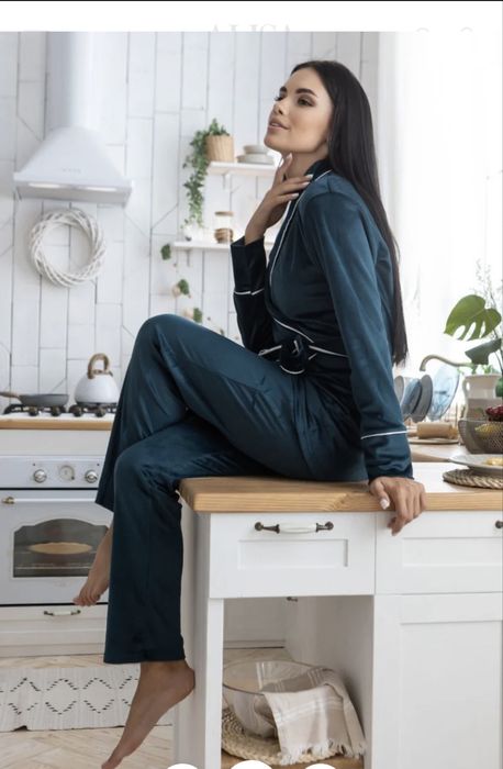 Велюровий домашній костюм стильний на запах