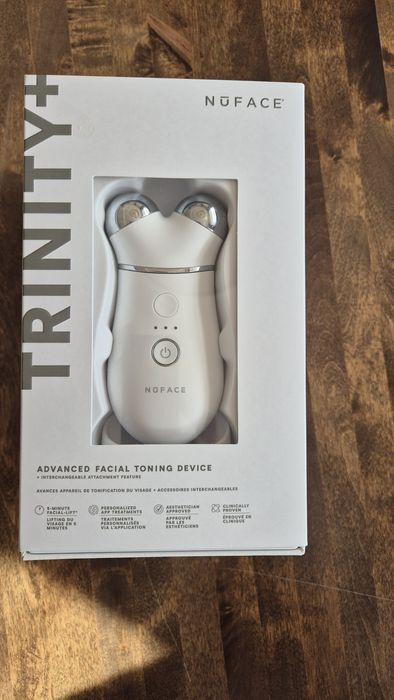 Nuface Trinity plus urządzenie do twarzy z mikroprądami