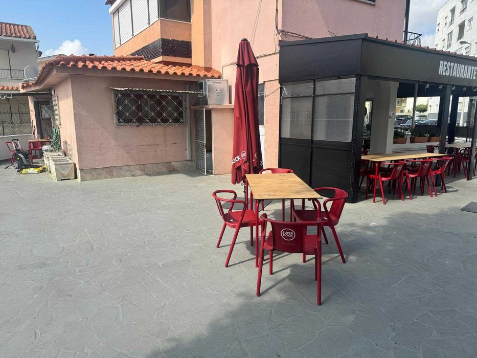 Trespasse restaurante renda 385 euros.