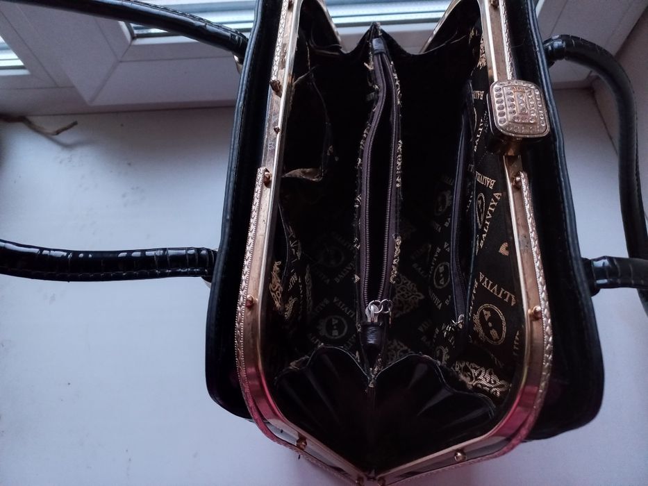 Продам женскую сумку