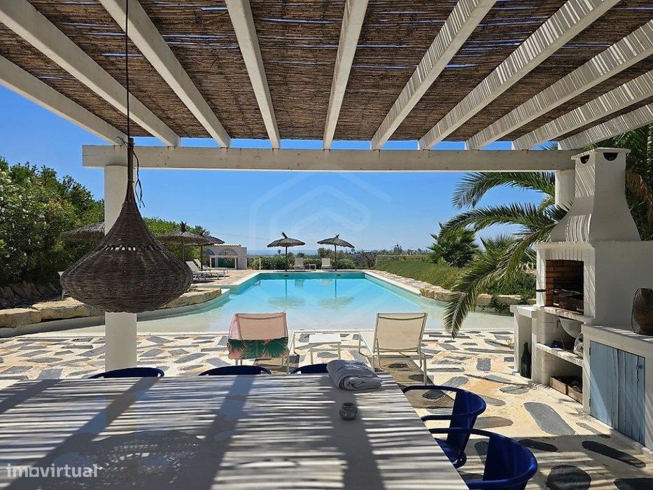 Quinta composta por 3 casas, com vista para o mar e Ria Formosa, Mo...