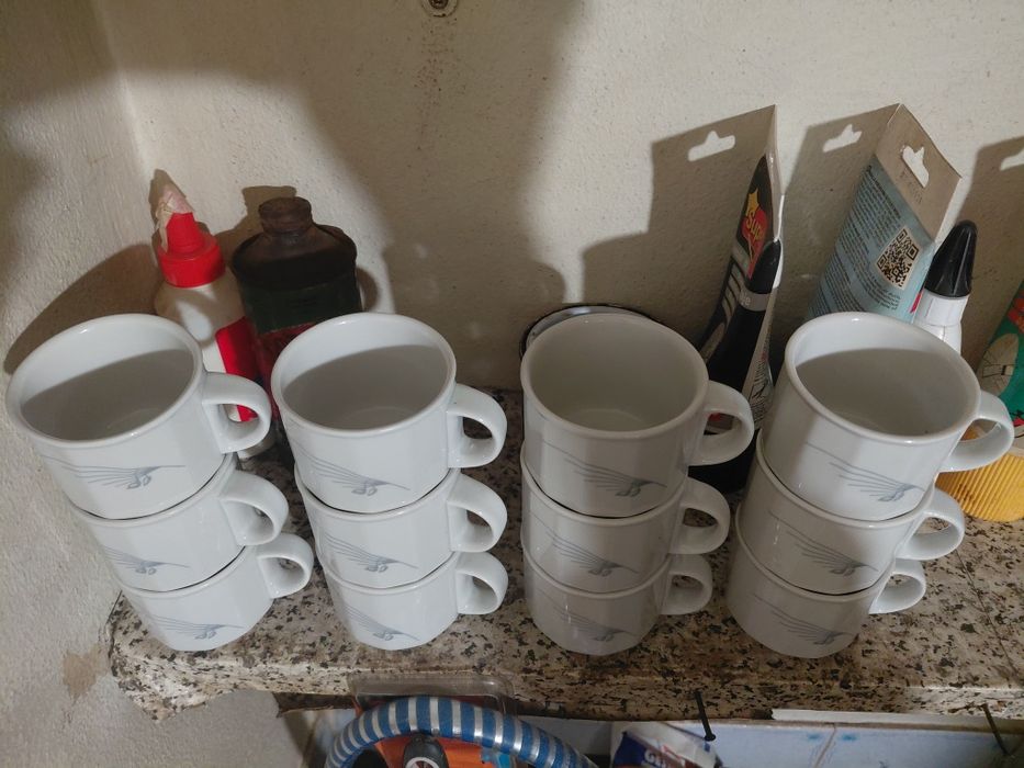 CONJUNTO DE 12 CHÁVENAS antigas de café 10€