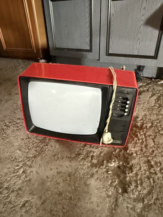 Zabytkowy Telewizor Junost 402 CRT / PRL