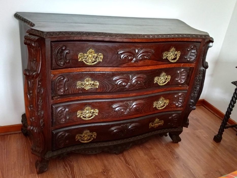 Quarto pau preto(cama, 2 mesinhas, 2 cómodas, espelho, cadeira, banco)