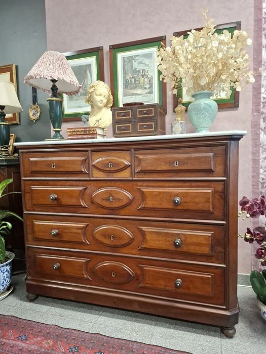 Cómoda Antiga de Grande Dimensão. Finais do Século XIX.