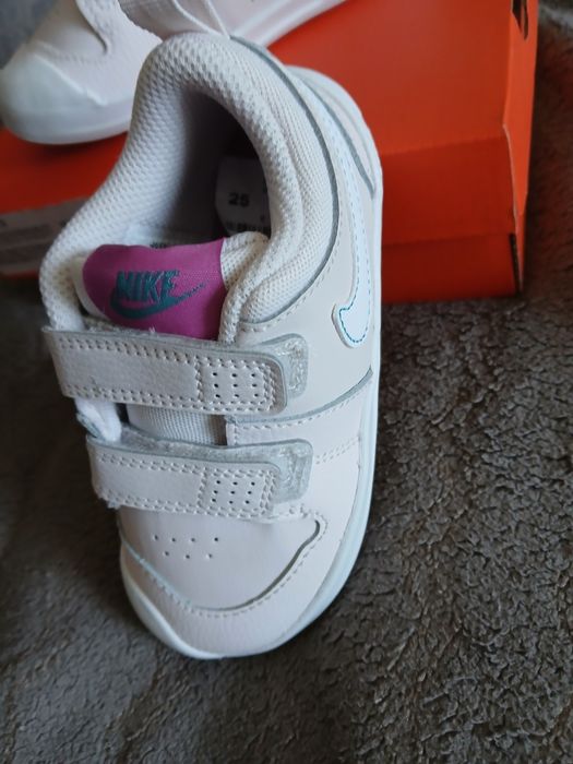 Sprzedam  śliczne  nowe  adidaski Nike