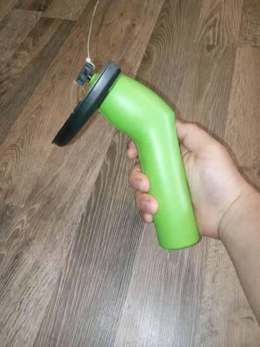 Акумуляторна бездротова ручна газонокосарка для саду