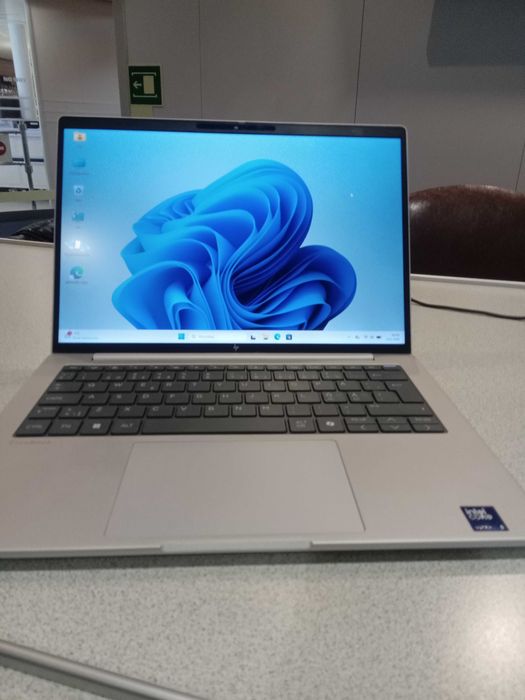 Hp ellitebook 8 g1i-14 ultra 5 225u.