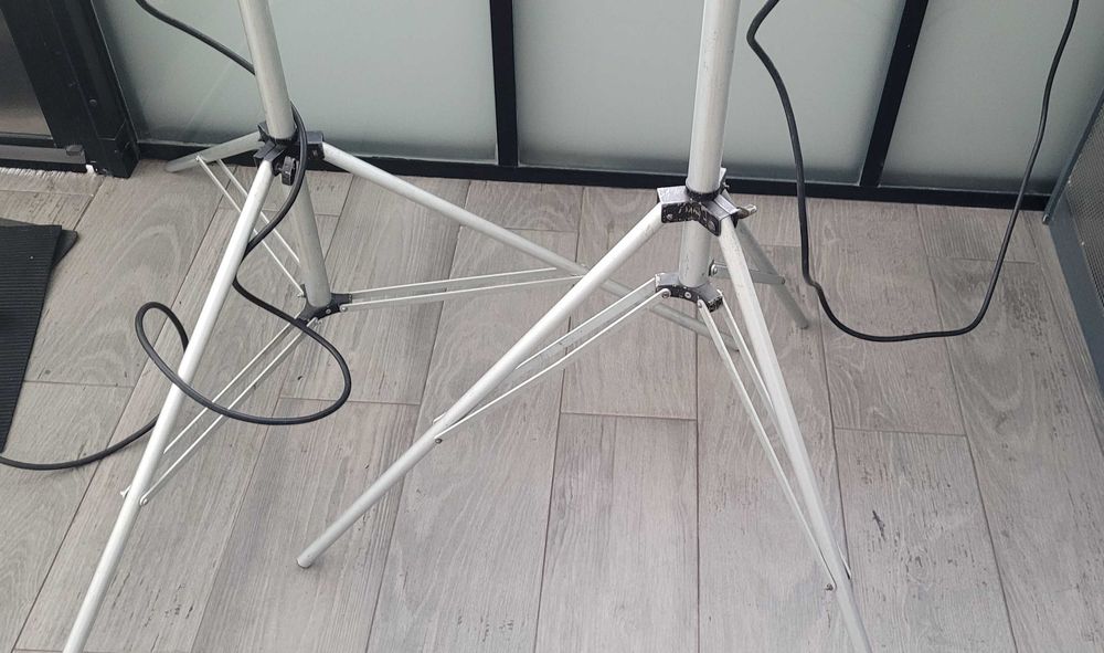 2 Projectores de Luz 1000W c/ Tripés e Mala