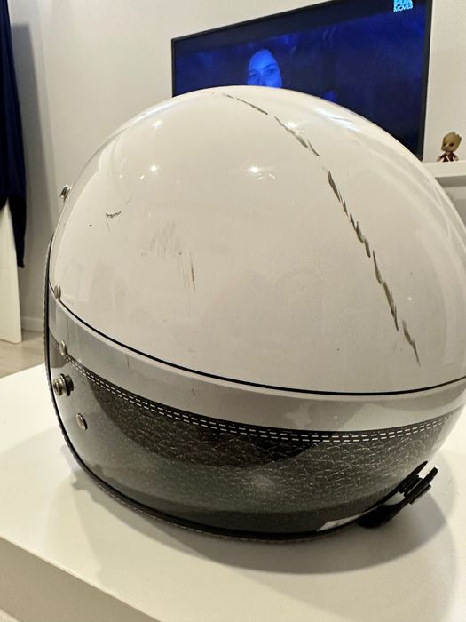 Capacete branco semi-novo