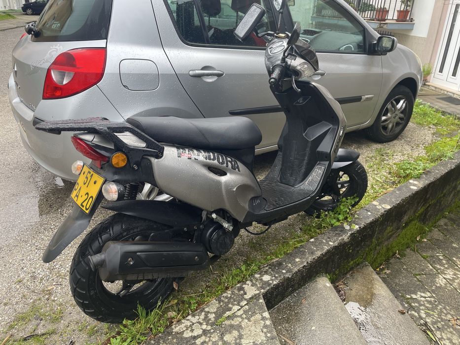 Vendo moto 650 euros  em perfeito estado