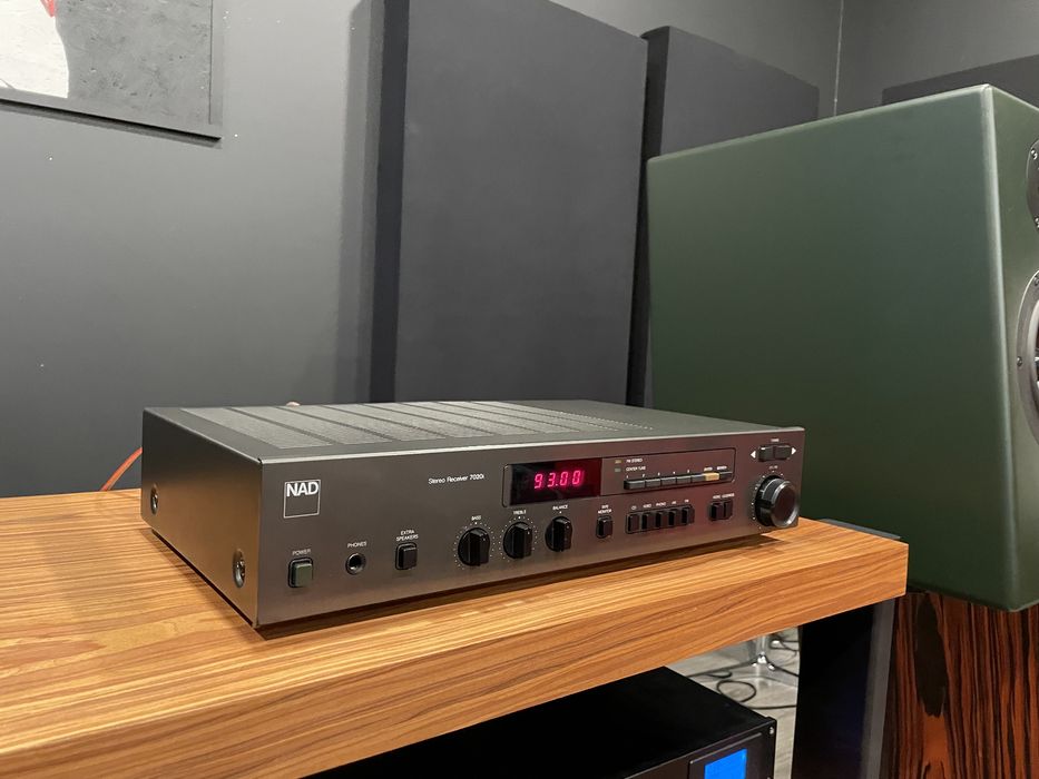 NAD 7020i - amplituner stereo