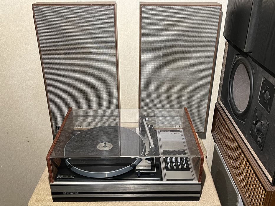 Автоматический проигрыватель винила+усилитель+акустика BRUNS/BSR P144R