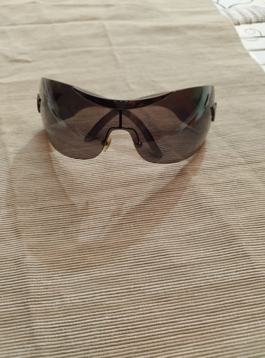 vendo óculos  de sol Carrera originais em bom estado.