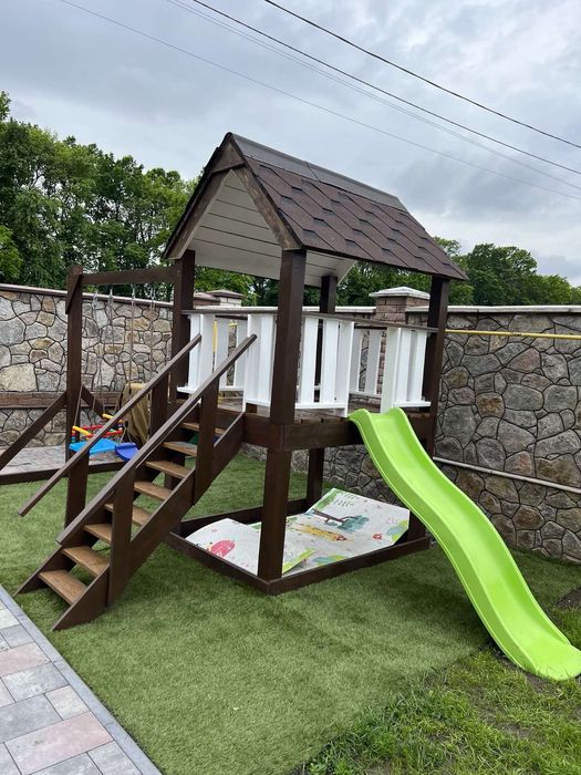 Дитячий майданчик з дерева