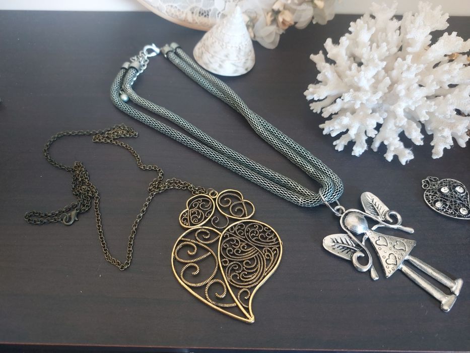 Fios pulseira e pregadeiras