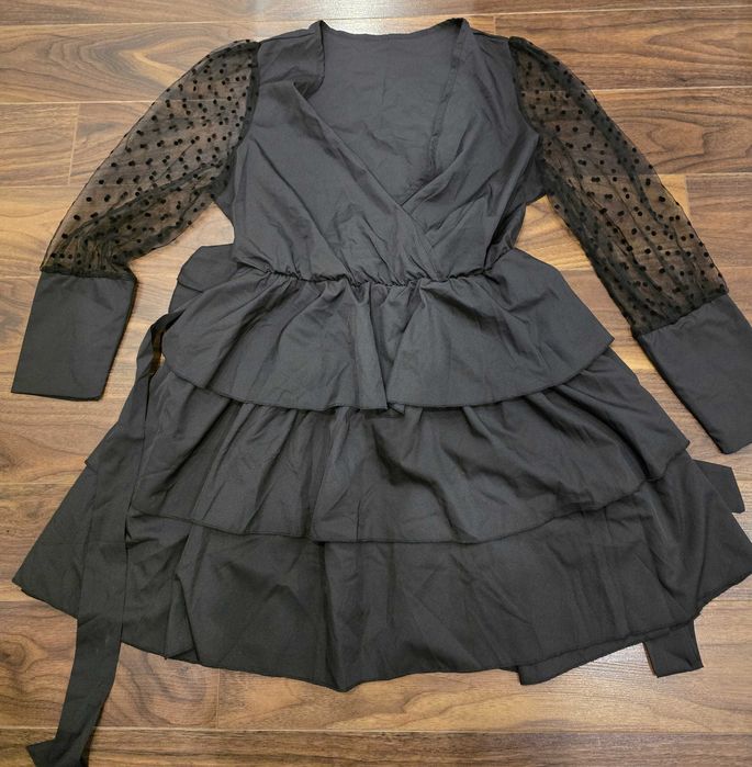 Sukienka z długim rękawem i kontrastową siateczką w dużym rozmiarze