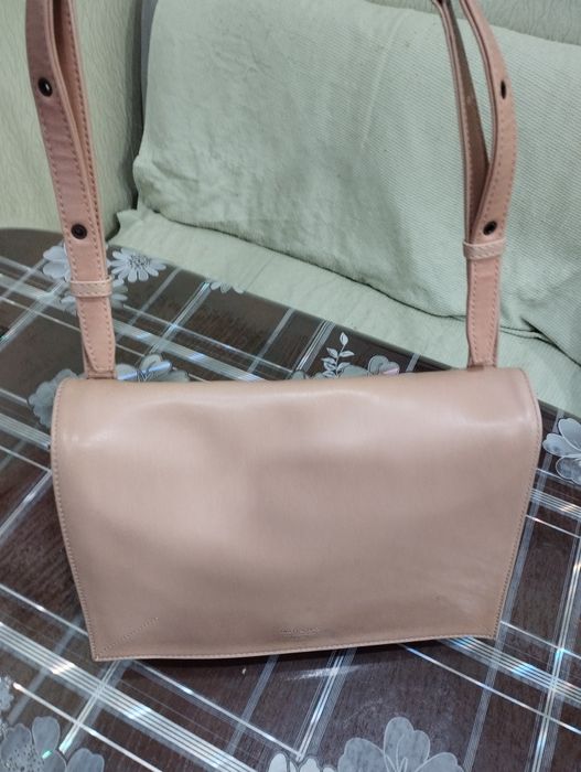 Продам кожанную женскую бежевую сумку