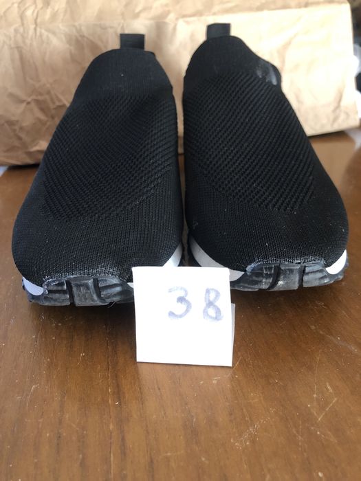 Sapatilhas muito leves em malha na cor preto