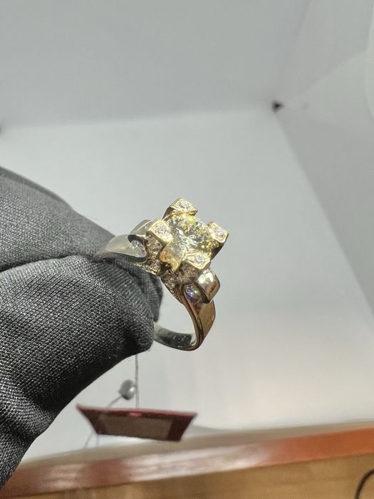 Золота каблучка з натуральними діамантами 1.10 карат.